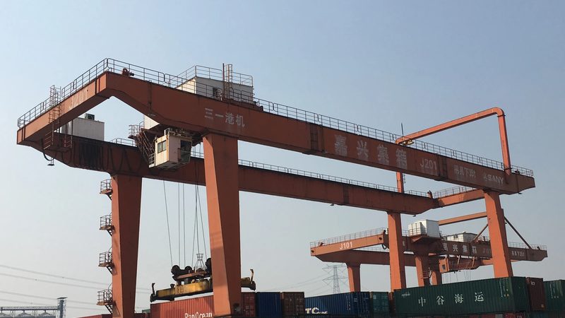 重型链板输送机：尺寸参数背后的关键考量**